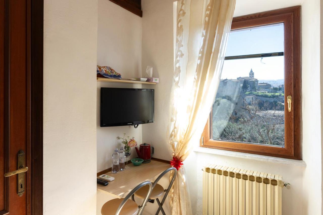 Bed and Breakfast La Finestra Di Umberto Vicino Al Centro Con Parcheggio Privato Витербо Экстерьер фото