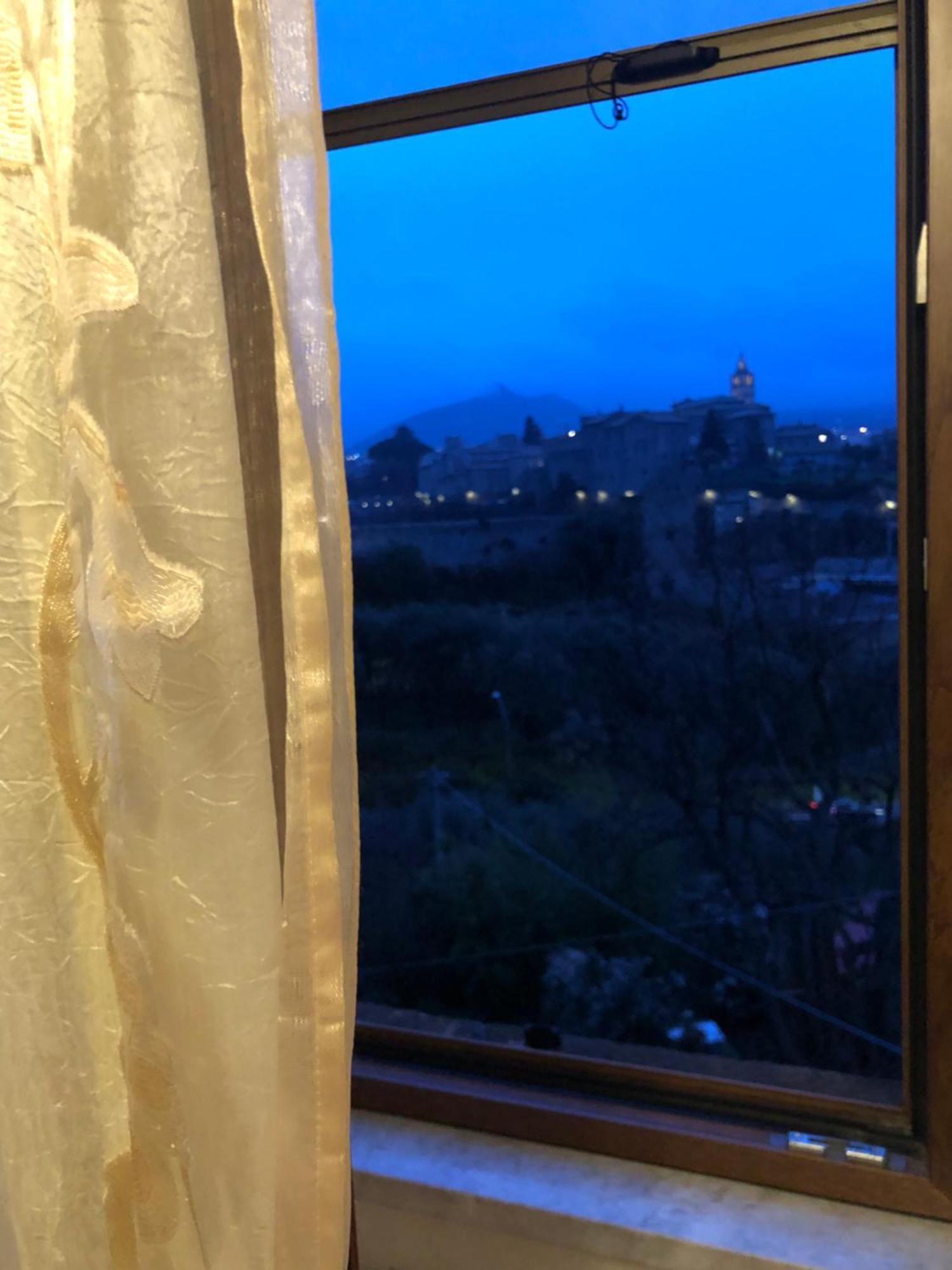 Bed and Breakfast La Finestra Di Umberto Vicino Al Centro Con Parcheggio Privato Витербо Экстерьер фото
