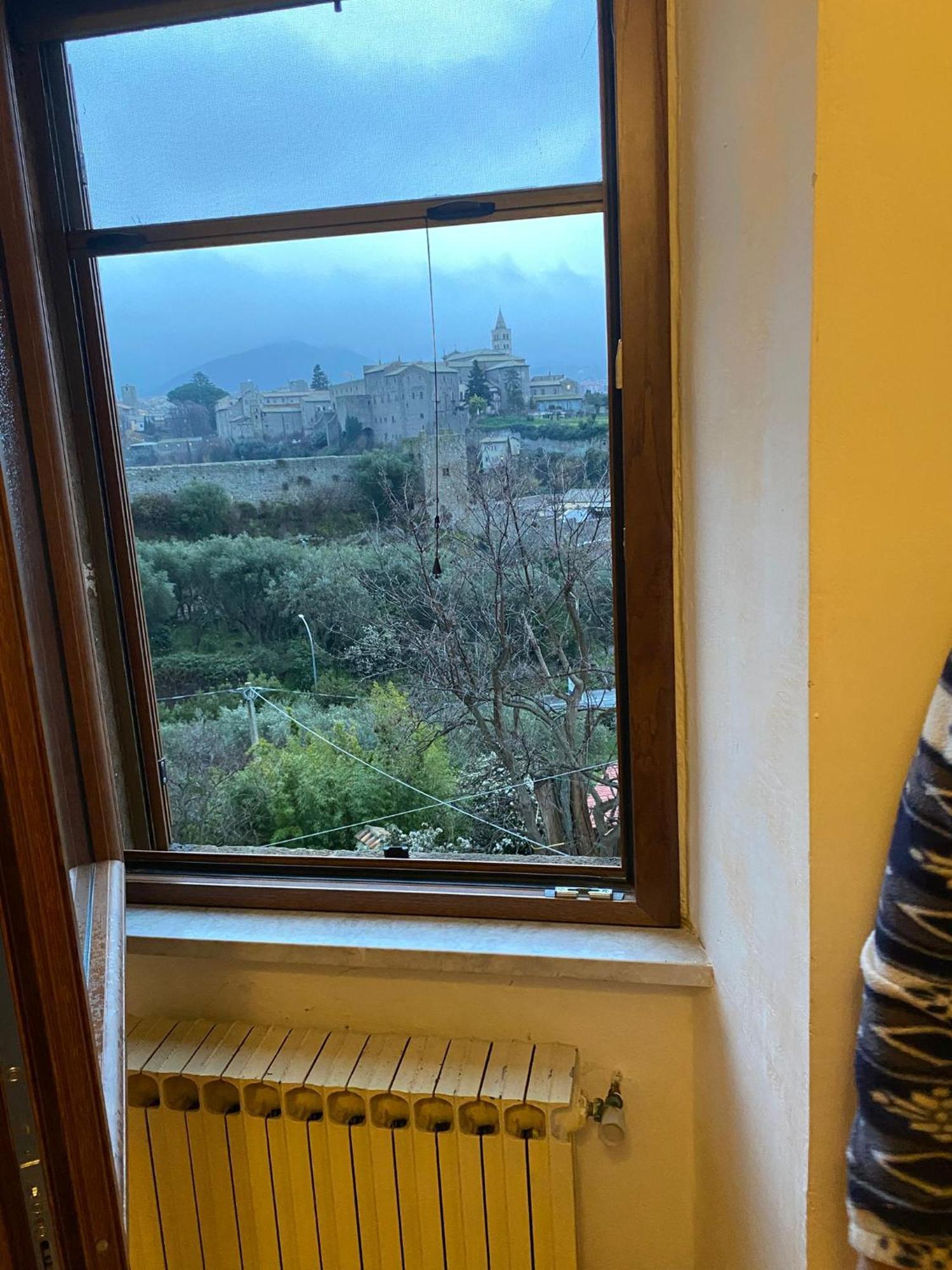Bed and Breakfast La Finestra Di Umberto Vicino Al Centro Con Parcheggio Privato Витербо Экстерьер фото